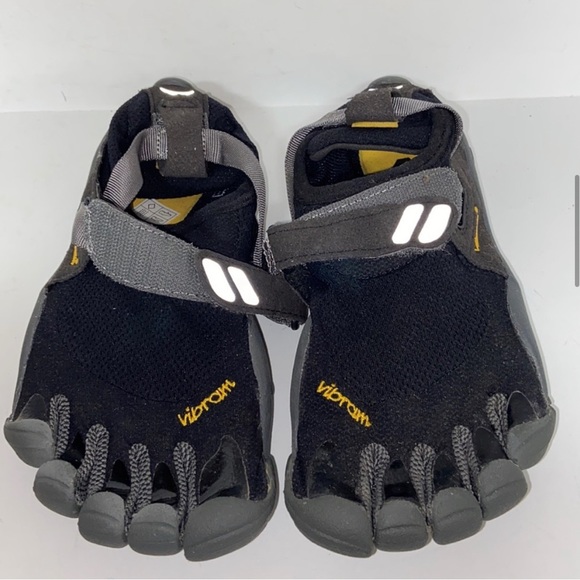 Vibram Shoes - Vibram Five Fingers Womens New in Box Barefoot Runners Water Shoes Size 37 Eu